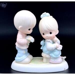 Adorable Precious Moments Figurine - Timeless Sweetness!